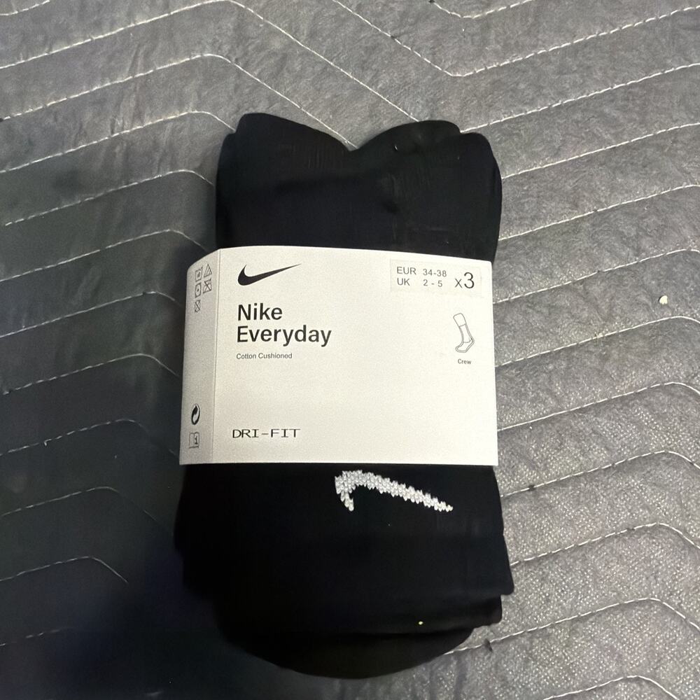 Nike Everyday Cushioned Crew Socks 3 Pair Black Dri-FIT Size Small SX7664-010